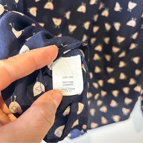Whimsical Hen/Chicken Print Navy 100% Silk Button-Up J Crew Blouse - Picture 4 of 4